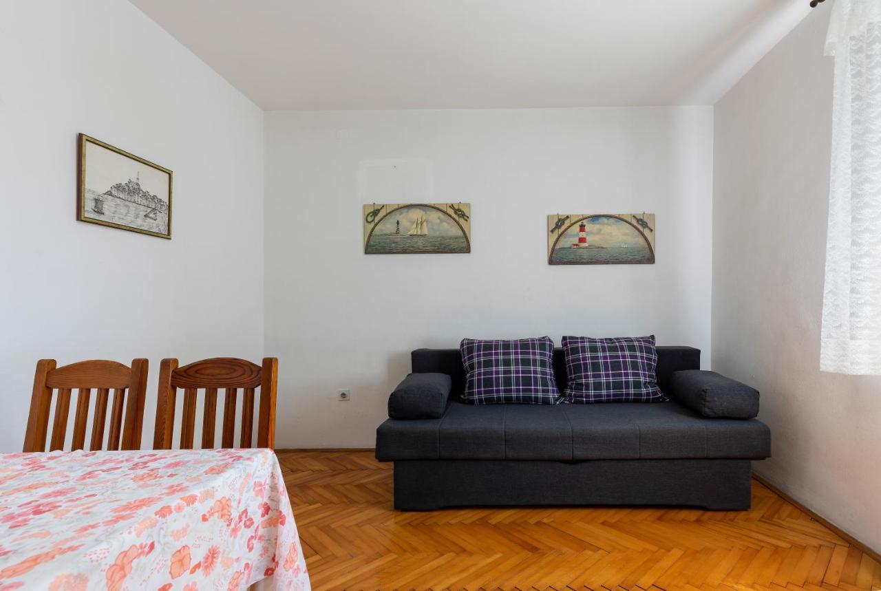 Appartement And Pergola *