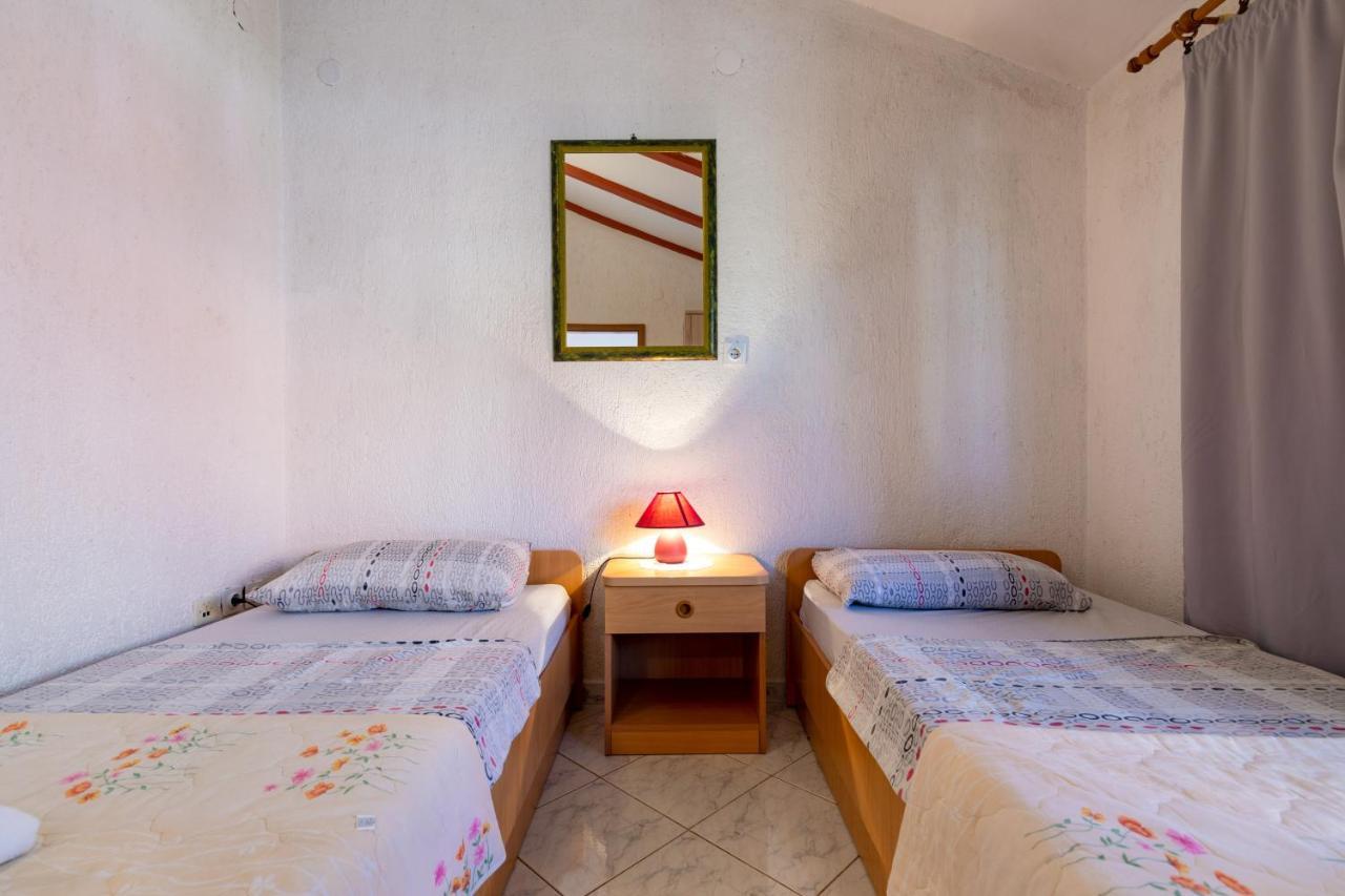Appartement And Pergola *